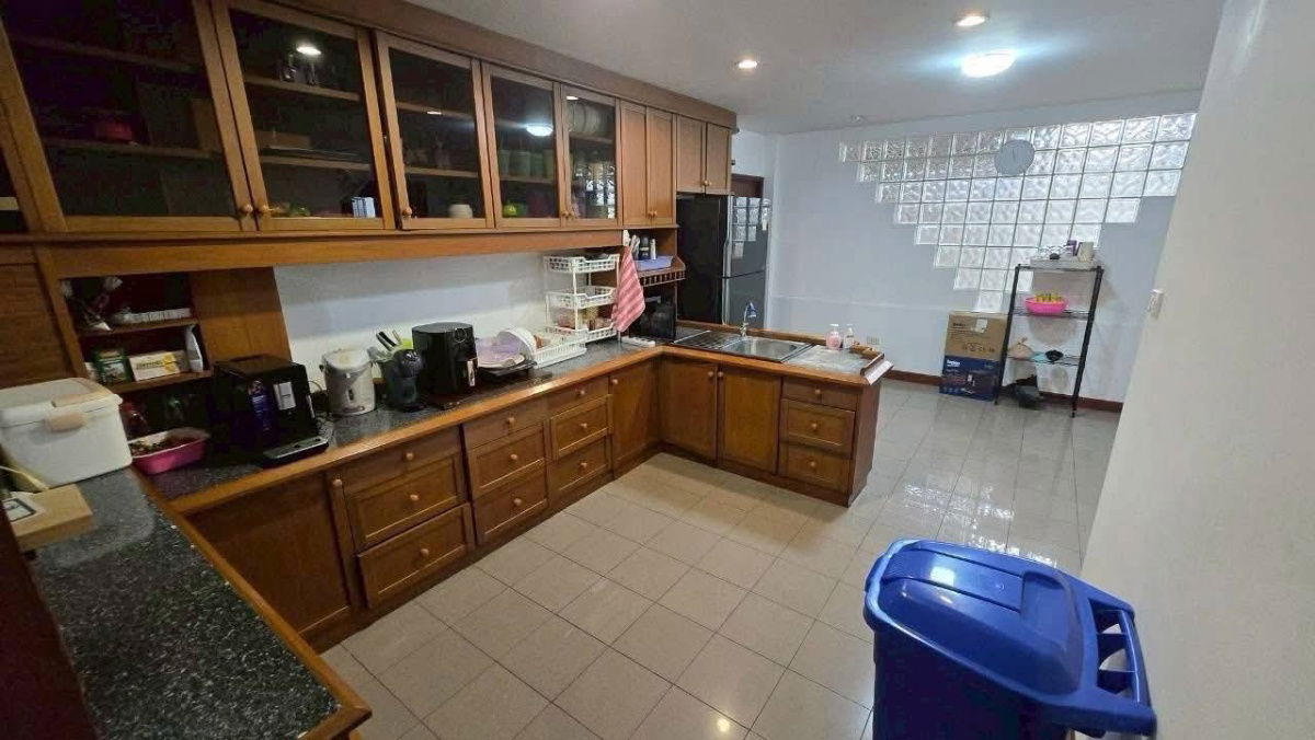 รูป ให้เช่าด่วน! บ้านเดี่ยว/โฮมออฟฟิศ ขนาดใหญ่ 450 ตร.ม. (หลังมุม) 5 ห้องนอน 1 ห้องฟิตเนส จอดรถ 10 คัน! - รูปที่ 9/15