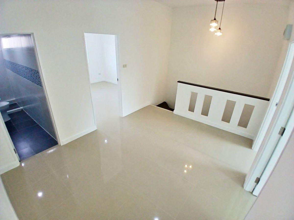 รูป ทาวน์โฮม แต่งใหม่ สวย พร้อมอยู่  หมู่บ้าน ไอลีฟทาวน์ ลำลูกกา คลอง 3 ลาดสวาย ลำลูกกา ปทุมธานี มีเฟอร์นิเจอร์ - รูปที่ 17/28