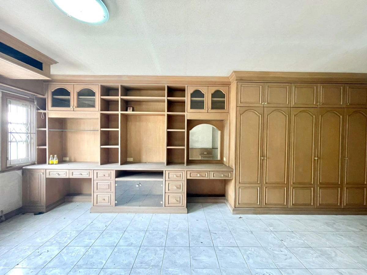 รูป อาคารพาณิชย์ 3 คูหา ทำเลดี เดินทางสะดวก ราคาคุ้มค่า สุขสวัสดิ์ 37/1 Line: bmmiu - รูปที่ 24/32