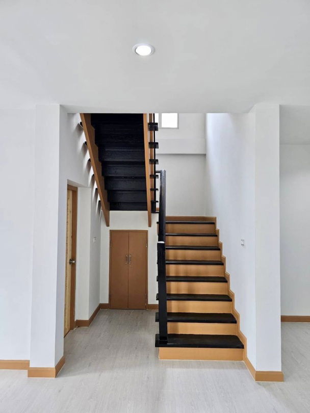 รูป บ้านแฝด แต่งใหม่ มีเฟอร์ หมู่บ้านพร้อมพัฒน์ กรีนโนวา รีโนเวทใหม่ ถนนปัญญาอินทรา เลียบคลองสอง คลองสามวา  - รูปที่ 11/23