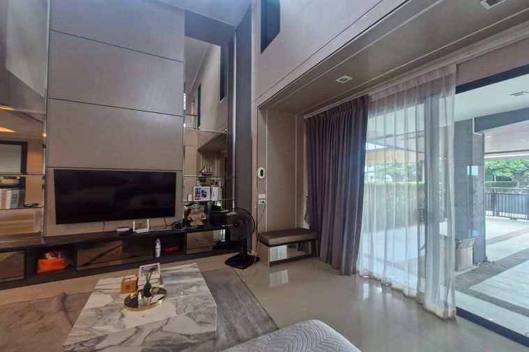 4-bed house for sale, 320 sqm, 9 sq wah, Supalai Essence Ladprao