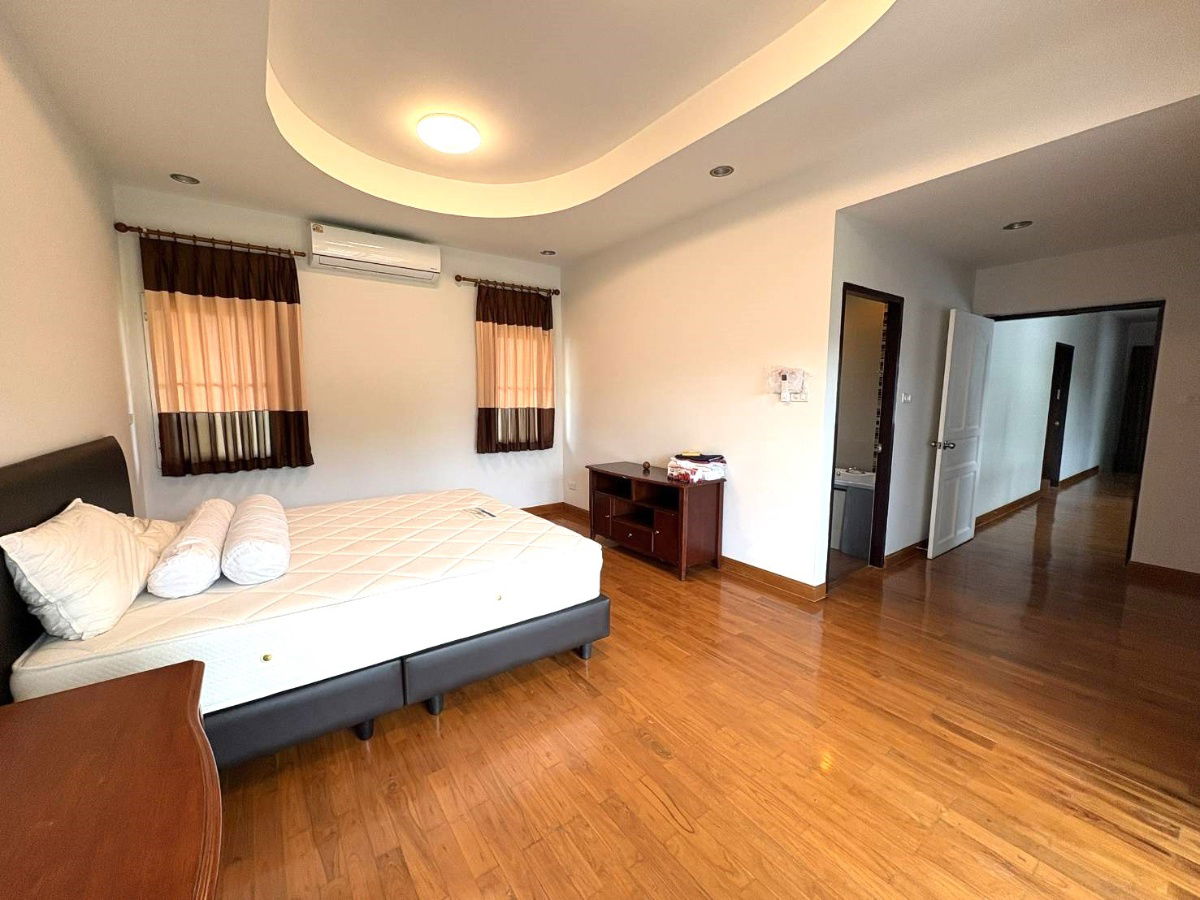 รูป ให้เช่า Pool Villa สองชั้น   มี 3 ห้องนอน 4 ห้องน้ำ 1 ห้องครัว จอดรถได้ 2 คัน  - รูปที่ 11/35