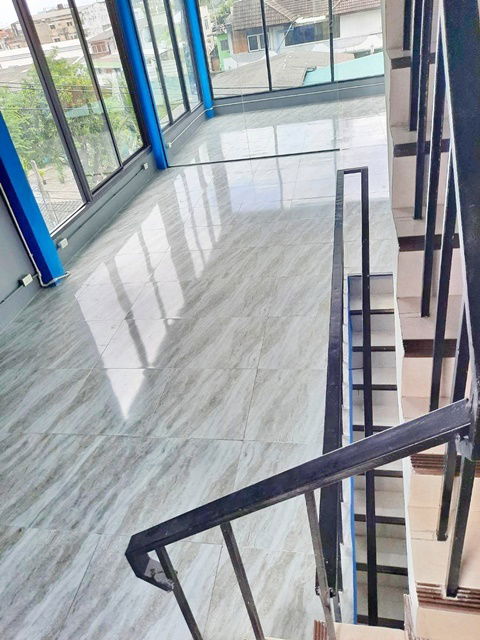 picture Only 70 m. from BTS Bang Chak and only 5 steps to 7-Eleven On Nut. 5-storey glass office building co - 4/8