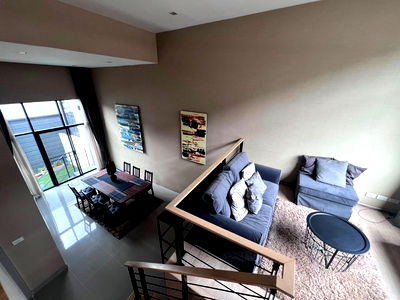 Townhouses for rent : 3.5-Story Luxury Townhome Arden Pattanakarn (Main Road Plot) 3 Mins to Thonglor 4.7m Double Volume Ceiling