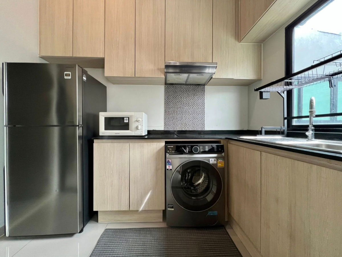 รูป ด่วน! ให้เช่า ทาวน์โฮม 3.5 ชั้น Arden Pattanakarn (ติดถนนเมน) ใกล้ทองหล่อ 3 นาที โถงสูง 4.7 ม. แอร์ 6 ตัว - รูปที่ 5/12