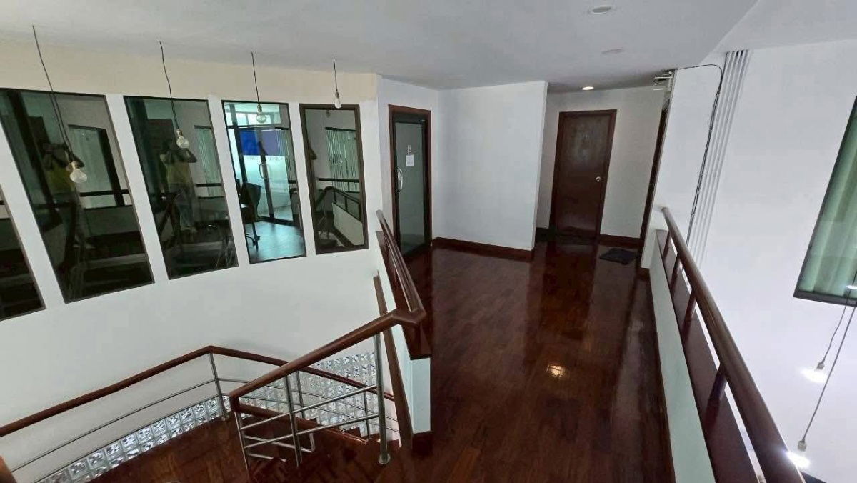 รูป ให้เช่าด่วน! บ้านเดี่ยว/โฮมออฟฟิศ ขนาดใหญ่ 450 ตร.ม. (หลังมุม) 5 ห้องนอน 1 ห้องฟิตเนส จอดรถ 10 คัน! - รูปที่ 7/15
