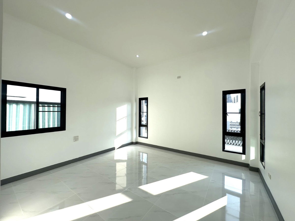 รูป ขายบ้านเดี่ยวชั้นเดียว  3 ห้องนอน  2 ห้องน้ำ  1 ห้องครัว  1 ที่จอดรถ - รูปที่ 8/27