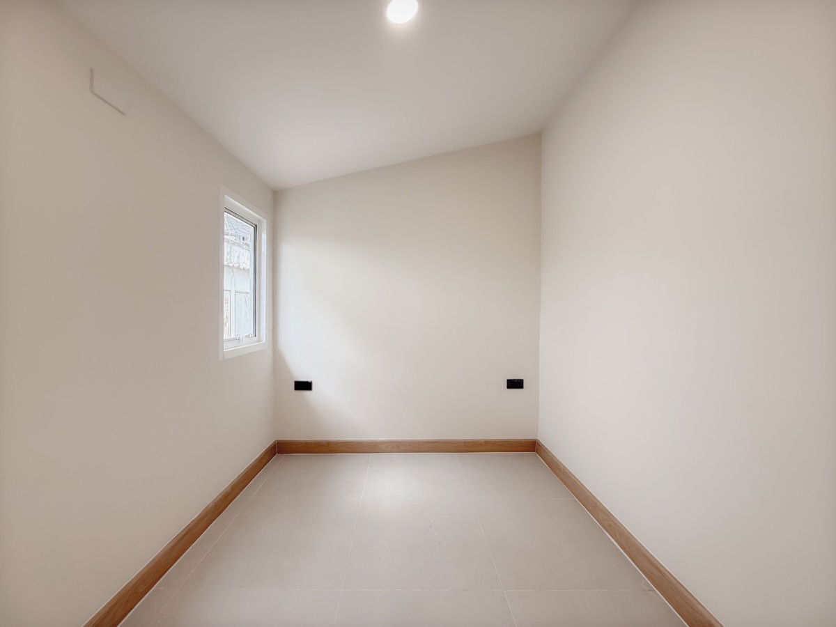 picture Two-storey townhouse for sale  3 bedrooms 3 bathrooms and 2 parkings. - 23/26