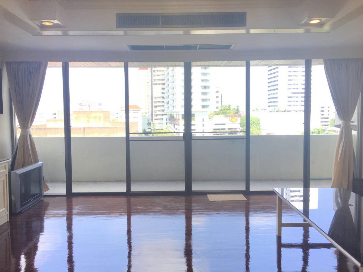 รูป Thonglor condo for rent big but cheap - รูปที่ 12/20