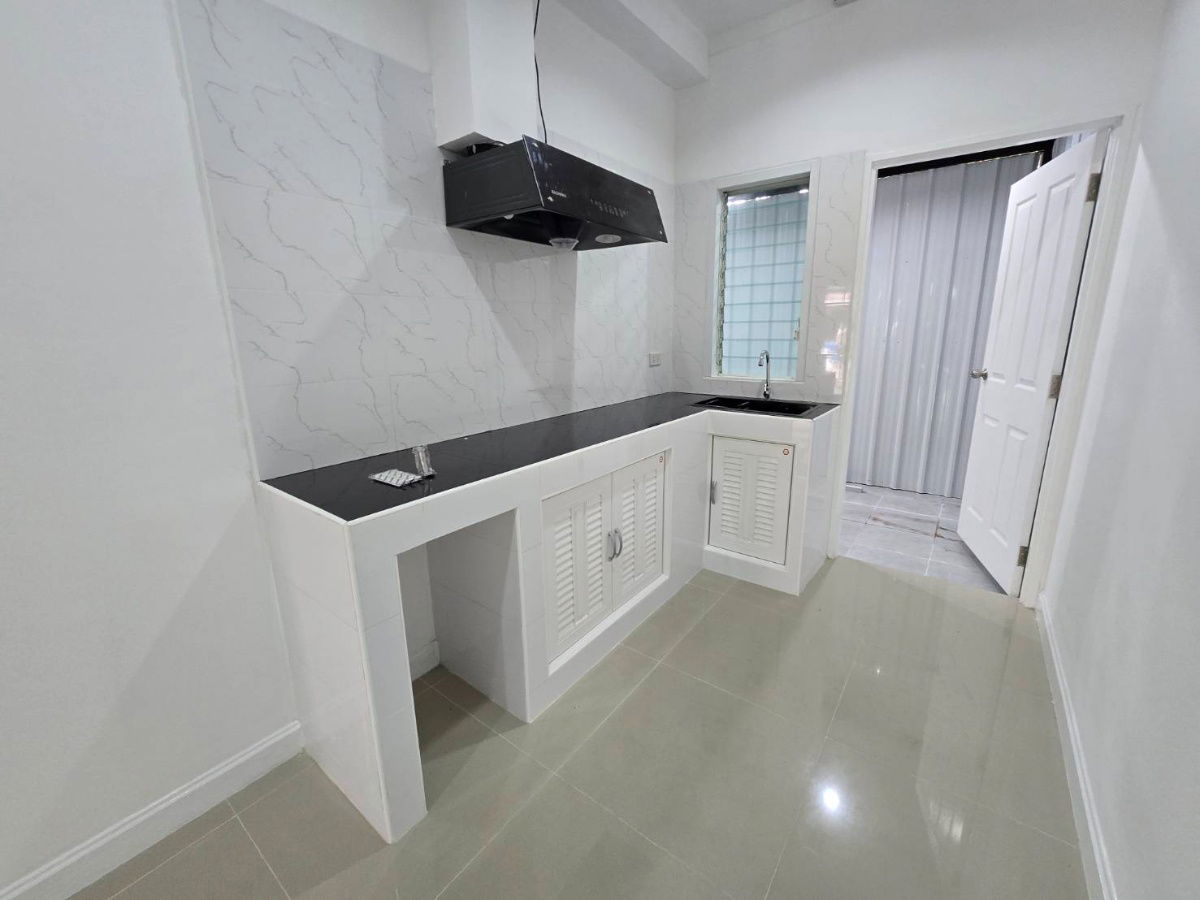 รูป ทาวน์โฮม แต่งใหม่ สวย พร้อมอยู่  หมู่บ้าน ไอลีฟทาวน์ ลำลูกกา คลอง 3 ลาดสวาย ลำลูกกา ปทุมธานี มีเฟอร์นิเจอร์ - รูปที่ 9/28