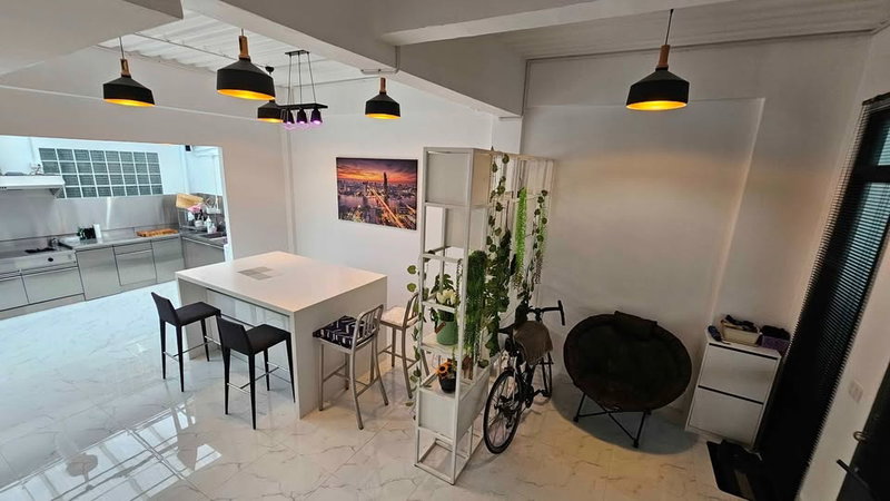 โฮมออฟฟิศให้เช่า : โฮมออฟฟิศ บ้านกลางกรุง ออฟฟิศ พาร์ค บางนา  ติดถนนบางนาตราด ทำเลดี เดินทางสะดวก