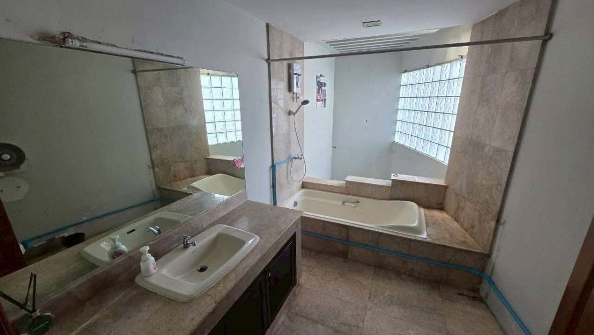 รูป ให้เช่าด่วน! บ้านเดี่ยว/โฮมออฟฟิศ ขนาดใหญ่ 450 ตร.ม. (หลังมุม) 5 ห้องนอน 1 ห้องฟิตเนส จอดรถ 10 คัน! - รูปที่ 4/15