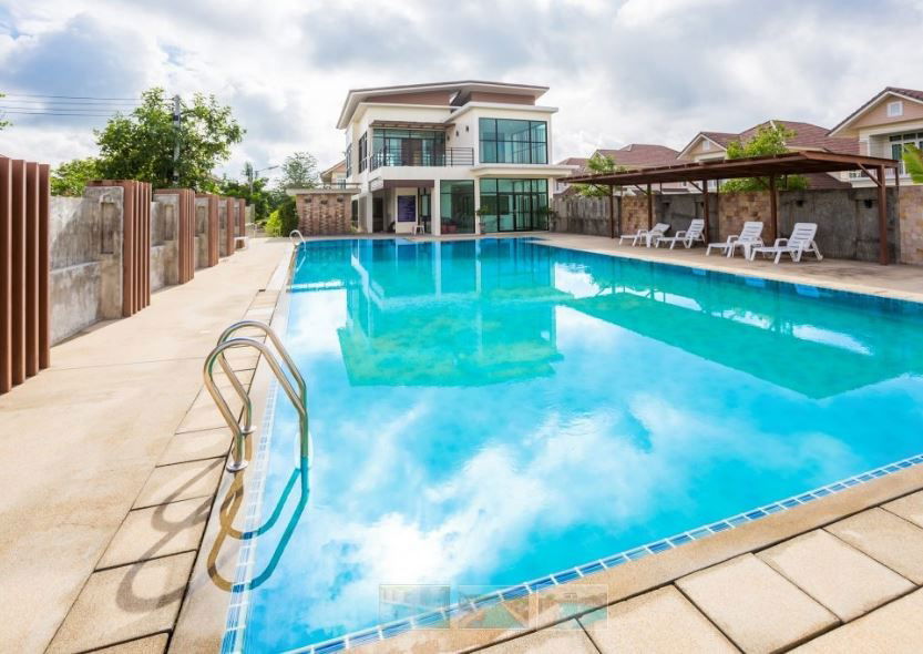 picture Two storey house for rent with 3 bedrooms,2 toilets and 1 kitchen.  - 12/14