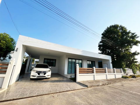 A house for rent with 3 bedrooms,2 toilets and 1 kitchen.