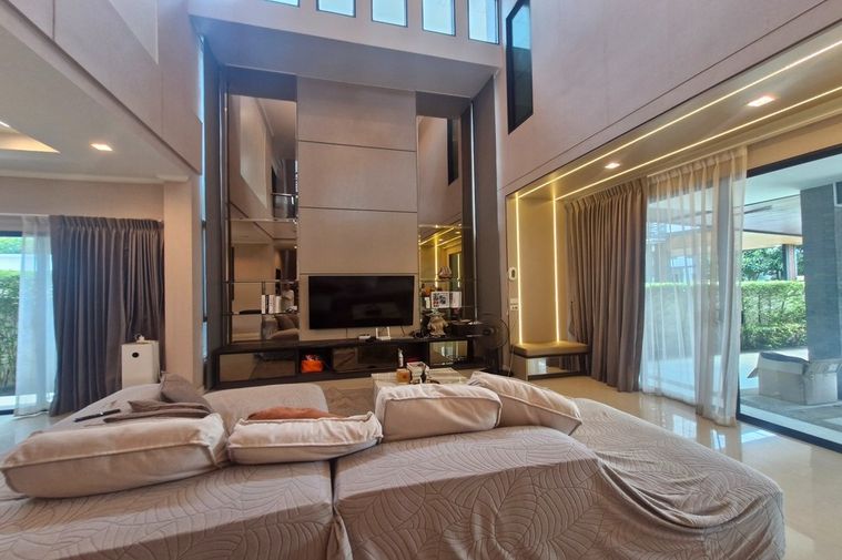 4-bed house for sale, 320 sqm, 9 sq wah, Supalai Essence Ladprao