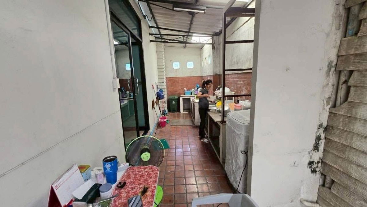 รูป ให้เช่าด่วน! บ้านเดี่ยว/โฮมออฟฟิศ ขนาดใหญ่ 450 ตร.ม. (หลังมุม) 5 ห้องนอน 1 ห้องฟิตเนส จอดรถ 10 คัน! - รูปที่ 12/15