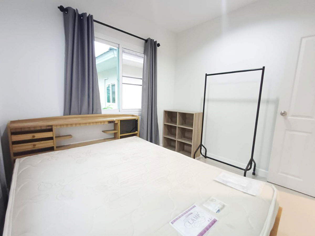 picture Two storey house for rent with 3 bedrooms,3 toilets and 1 kitchen.  - 11/20