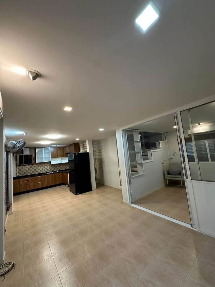 รูป บ้านเช่า ลาดพร้าว41 บ้านเดี่ยว 2 ชั้น จอดรถในบ้านได้ 4 คัน - รูปที่ 2/10