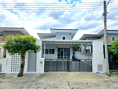 บ้านเดี่ยว ลำลูกกา คลองแปด : บ้านเดี่ยว ตกแต่งรีโนเวทใหม่ หมู่บ้านวี-อไลฟ์ ลำลูกกา คลอง 8  (V-Alive Lumlukka Klong 8)  ถนนลำลูกกา ถนนเลียบคลอง 8 ลำลูกกา ปทุมธานี ราคาถูกมาก