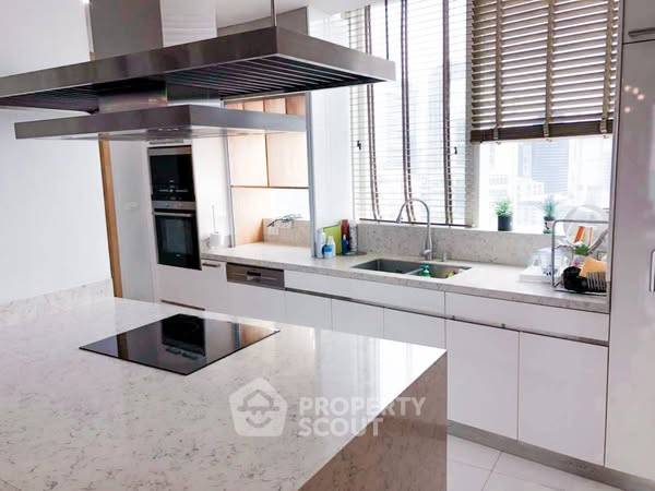 picture 3-BR Condo at Millennium Residence @ Sukhumvit Condominium near BTS Phrom Phong (ID 2327072) - 3/15