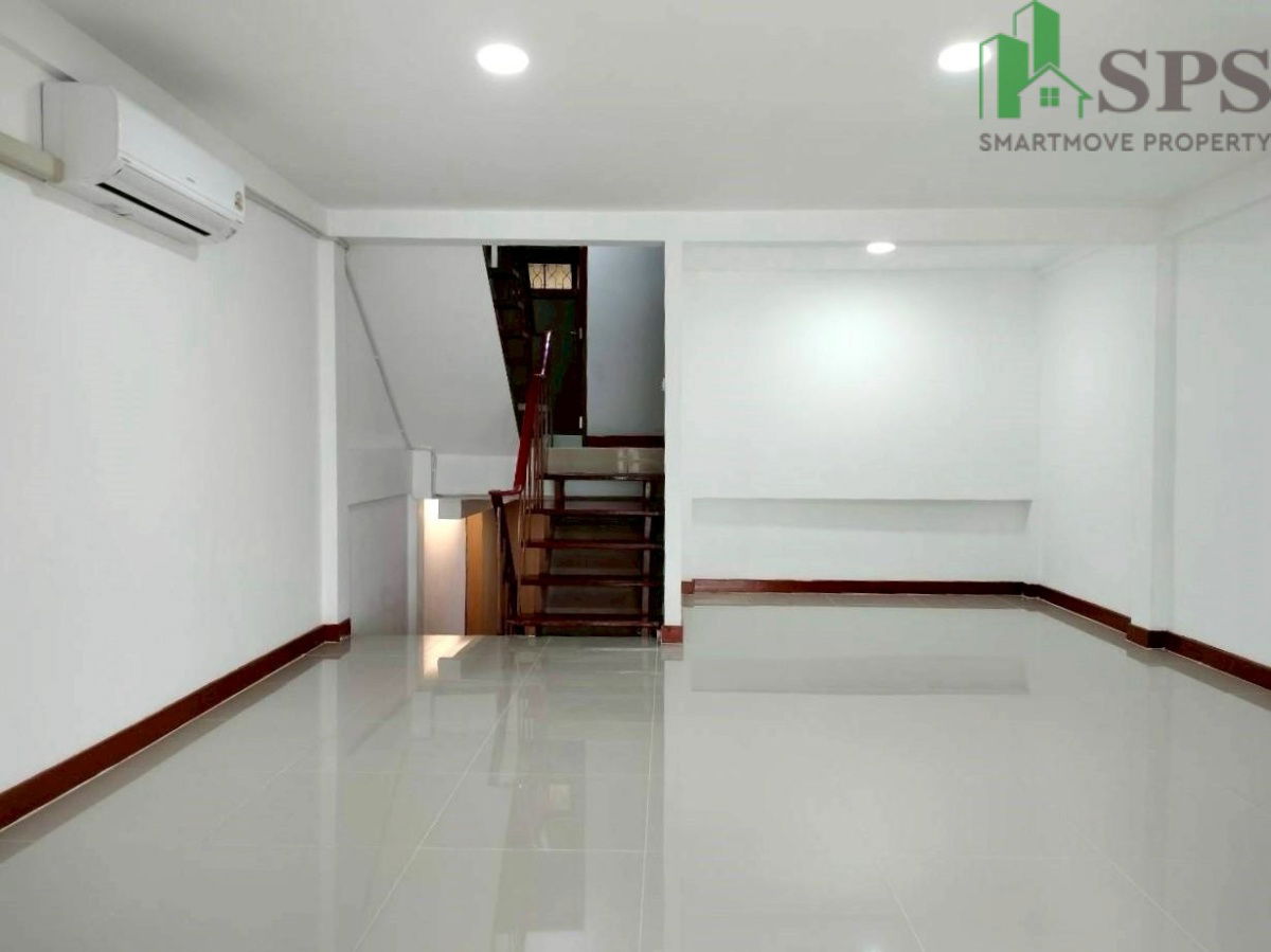 รูป ให้เช่าทาวน์เฮ้าส์ 3 ชั้น ตรงข้ามซอยทองหล่อ 25 (SPSJN198) - รูปที่ 4/12