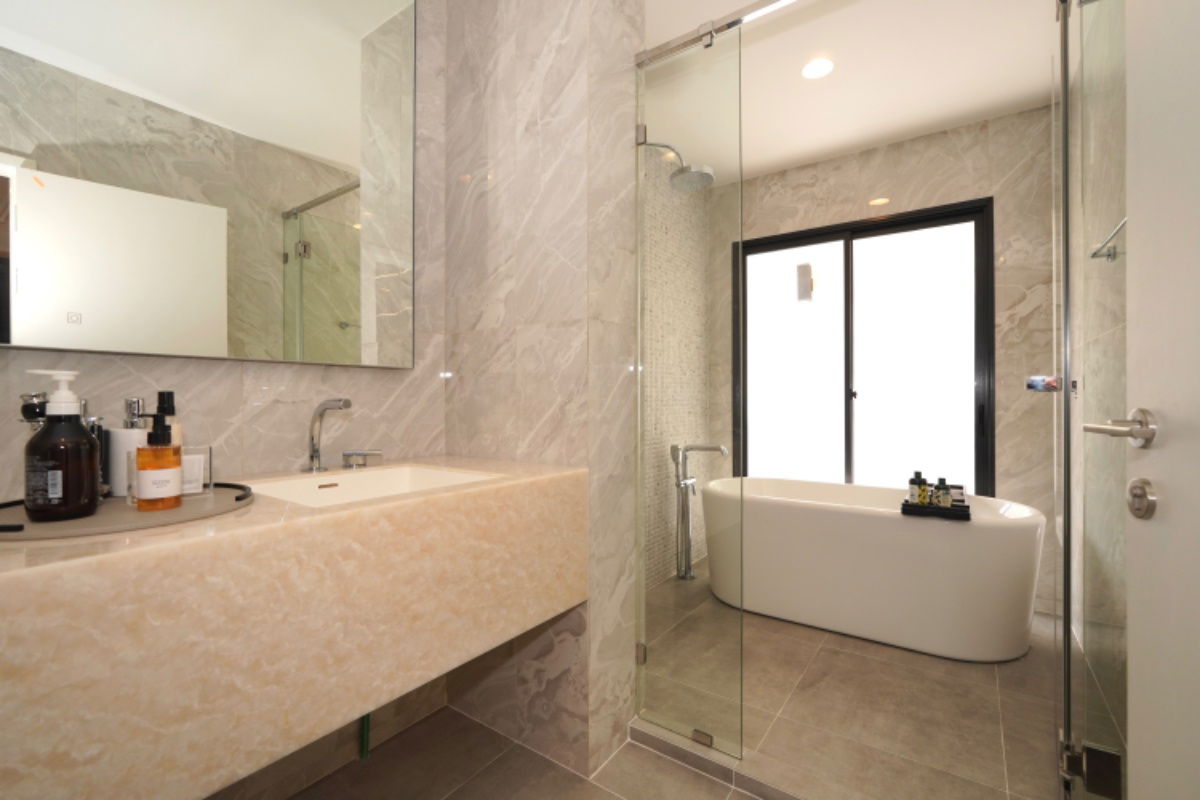 picture 📍Demi Sathu 49: Corner Townhouse with Private Garden, Park Views & Privacy - 10/22