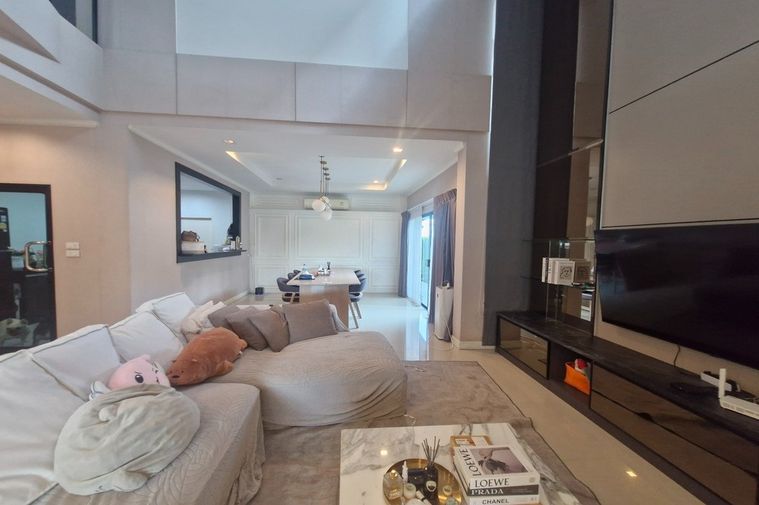 4-bed house for sale, 320 sqm, 9 sq wah, Supalai Essence Ladprao