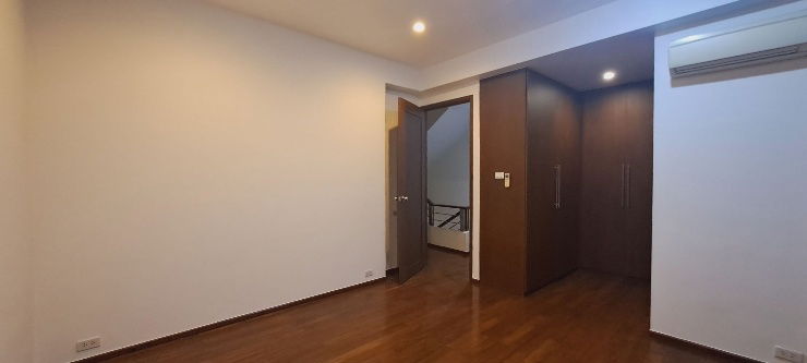 picture Townhome for rent..4 floors. "Luxury project ..   Lotus Point"
Ekkamai Soi 10, Intersection 4 (Good atmosphere) - 23/28