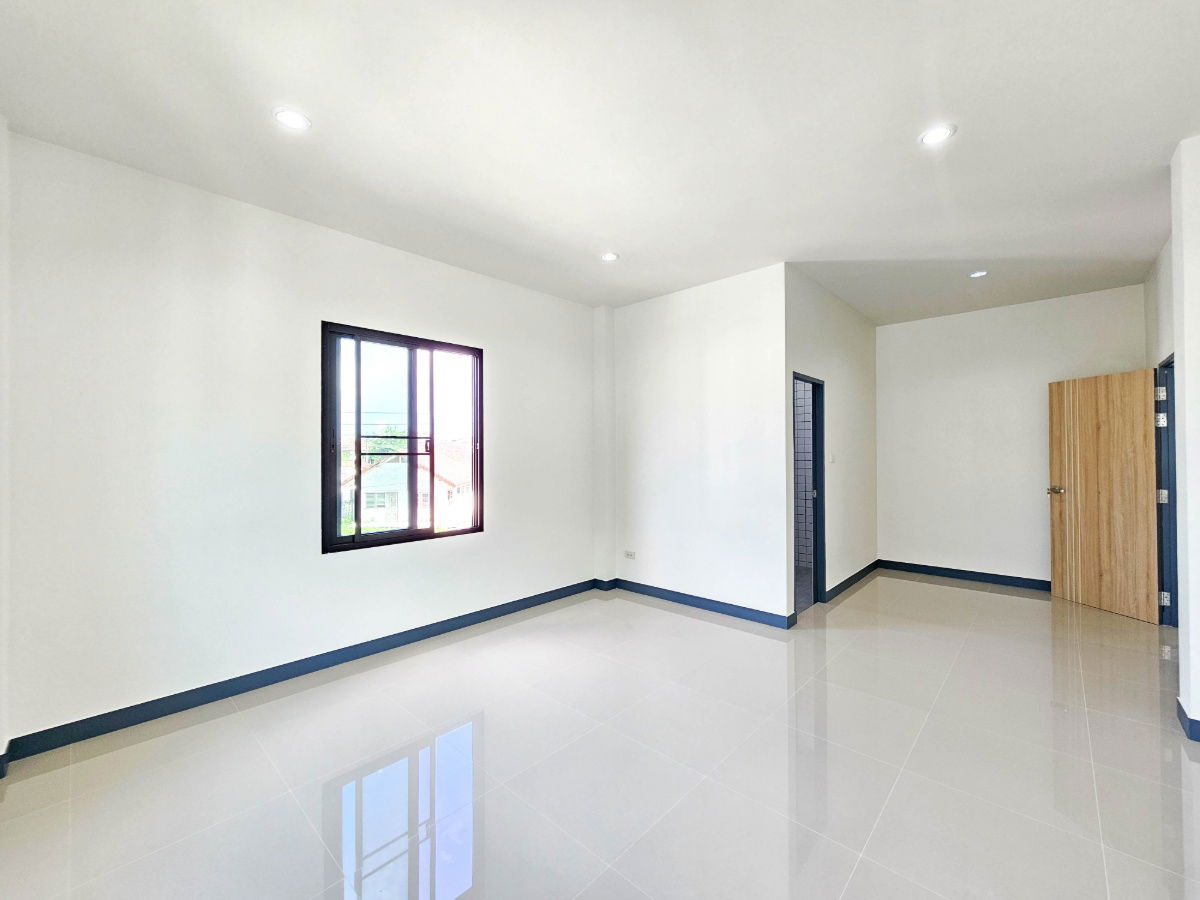 รูป ขาย บ้านเดี่ยวสองชั้น   4 ห้องนอน  4 ห้องน้ำ  1 ห้องครัว  2 ที่จอดรถ - รูปที่ 35/40