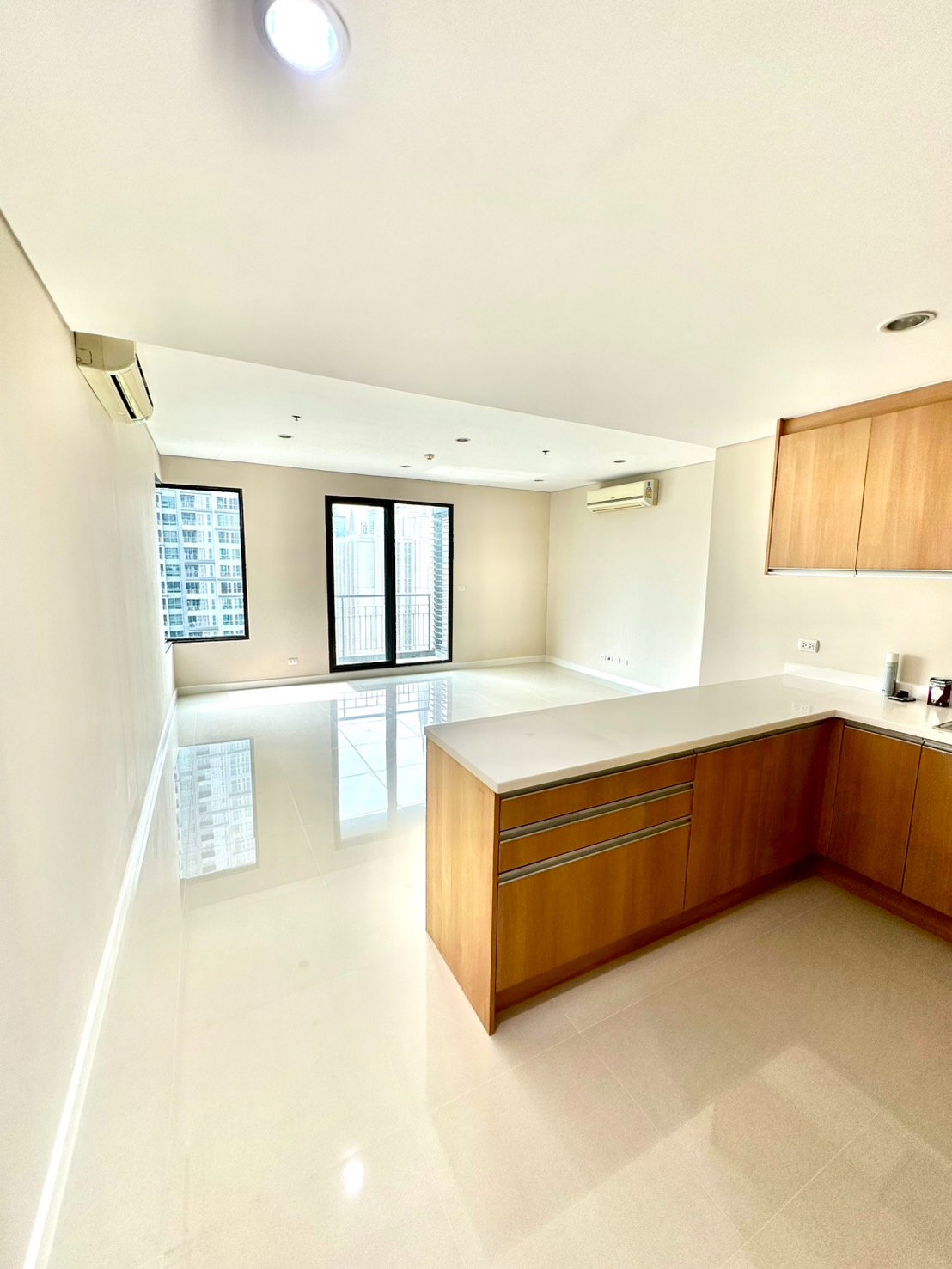 ห้องสวย วิวดี ราคาดีที่สุดในตึก – Villa Asoke 1 ห้องนอน