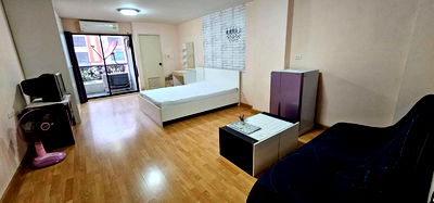 คอนโด เมืองทองธานี : ขายถูก ด่วนมาก คอนโด ฌ็องเซลิเซ่ แจ้งวัฒนะ Champs Elysees Chaengwattana อาคารบี ห้องขนาด 33.63 ตร.ม. ชั้น 4 ทำเลดี เดินทางสะดวก 