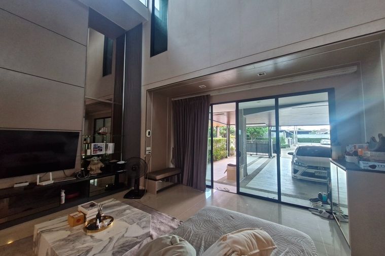 4-bed house for sale, 320 sqm, 9 sq wah, Supalai Essence Ladprao