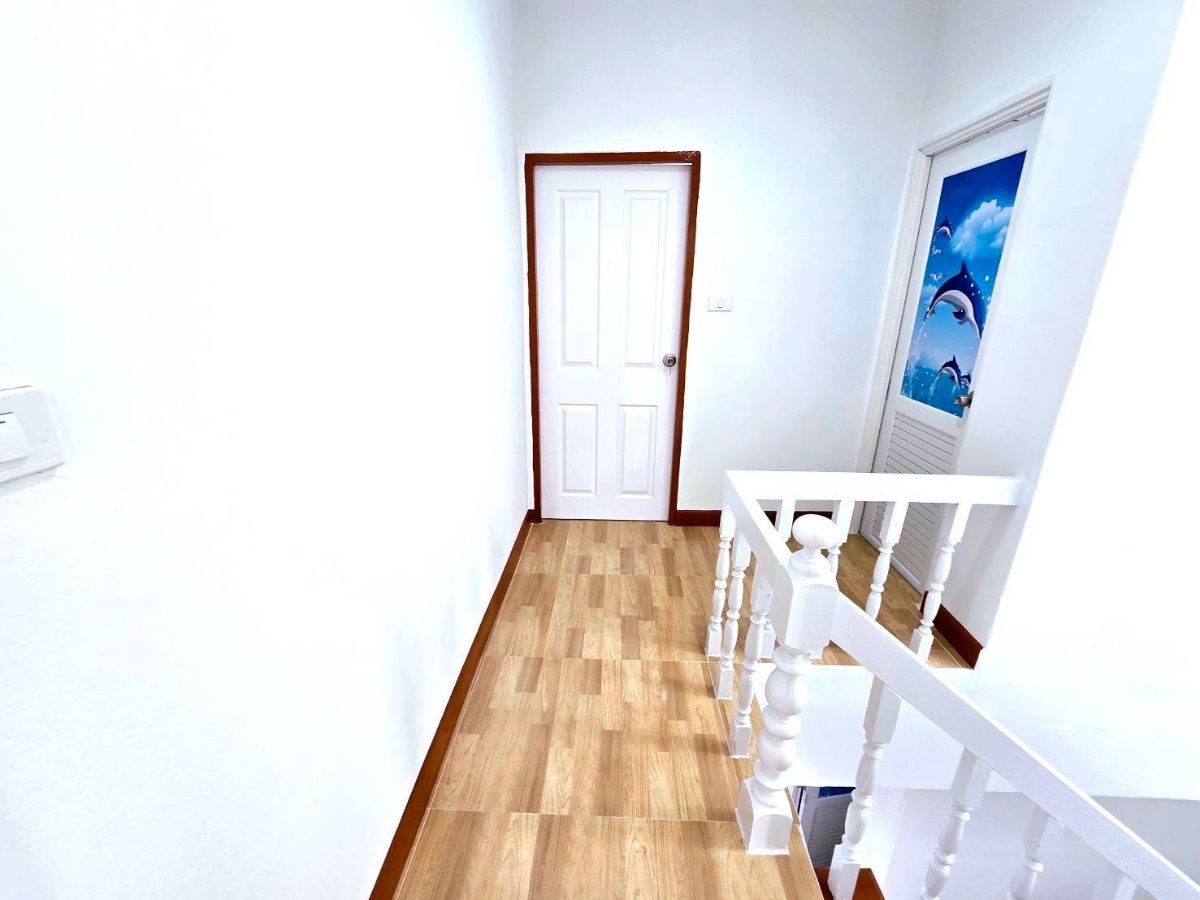 รูป บ้านแฝด ตกแต่งใหม่ มีเทอเรส หมู่บ้าน ฉัตรหลวง ซ.ราษฎร์อุทิศ54 ถ.ราษฎร์อุทิศ โคกแฝด หนองจอก แถมเฟอร์นิเจอร์ พร้อมอยู่ - รูปที่ 16/21