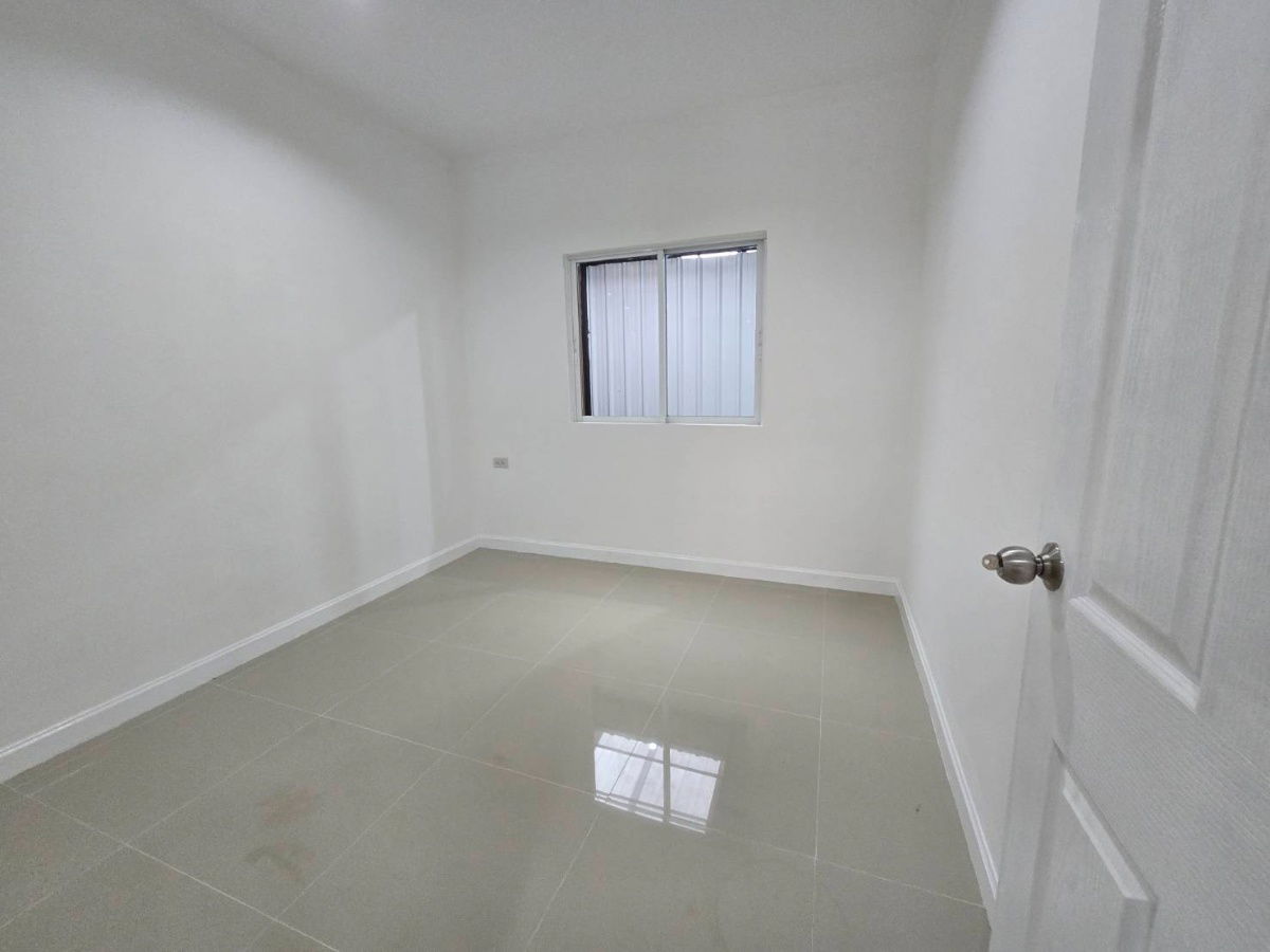 รูป ทาวน์โฮม แต่งใหม่ สวย พร้อมอยู่  หมู่บ้าน ไอลีฟทาวน์ ลำลูกกา คลอง 3 ลาดสวาย ลำลูกกา ปทุมธานี มีเฟอร์นิเจอร์ - รูปที่ 8/28