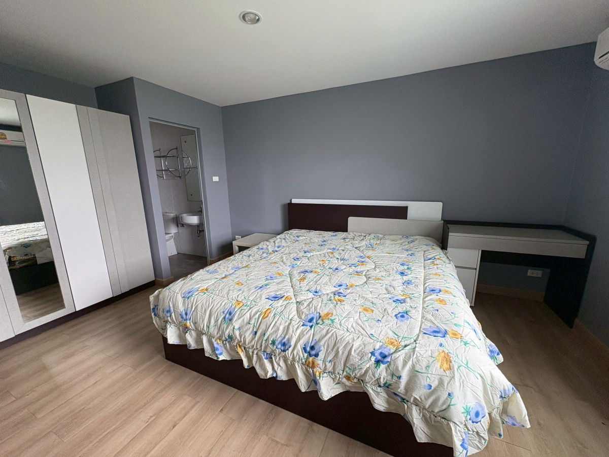 picture Two-storey townhouse for rent  with  3 bedrooms   and 3  toilets. - 6/13