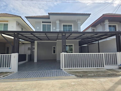 บ้านแฝด รีโนเวทใหม่ กว้างเหมือนบ้านเดี่ยว หมู่บ้าน ทรัพย์ธานี ซอยเทศบาลลำลูกกา3  ลำลูกกา คลอง7 พร้อมอยู่