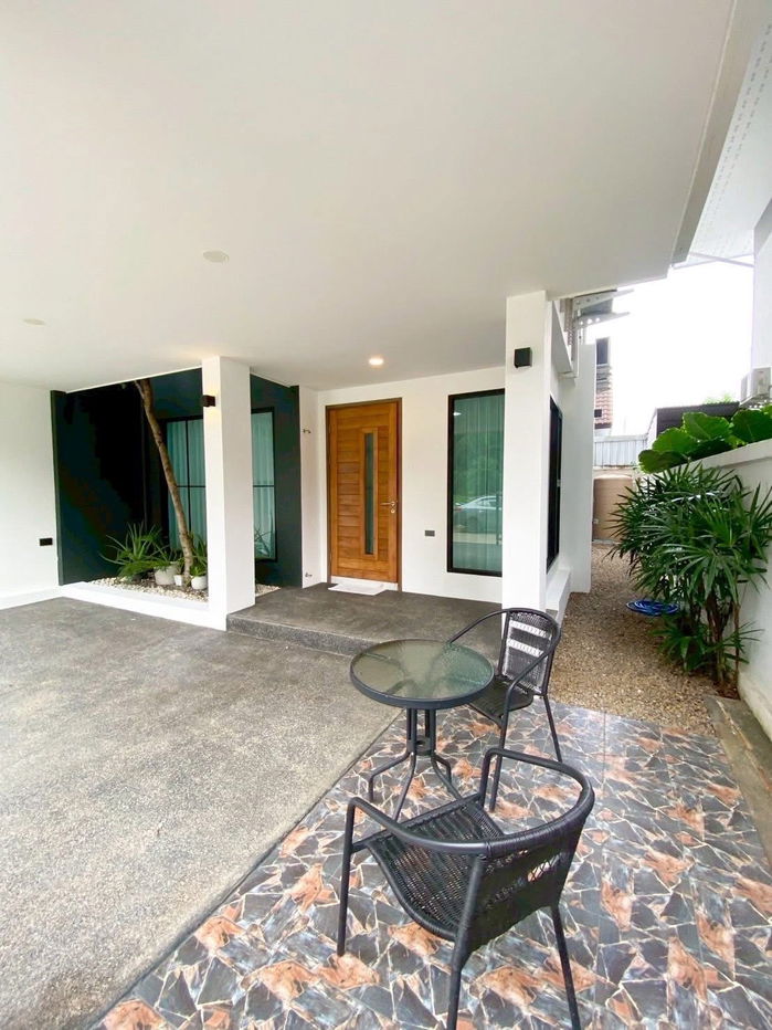 picture Two storey house for rent with 3 bedrooms,3 toilets and 1 kitchen.  - 3/31