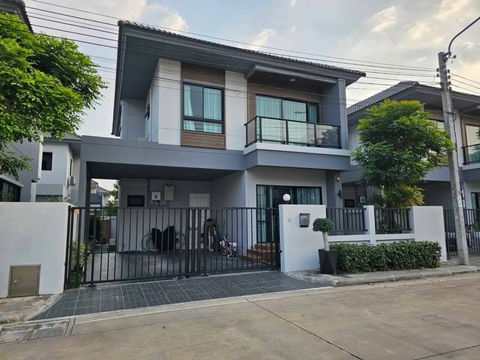 บ้านเดี่ยว ทำเลดี ใกล้รถไฟฟ้า หมู่บ้านเสนาพาร์ควิลล์ รามอินทรา-วงแหวน ถนนรามอินทรา คันนายาว ใกล้แฟชั่นไอร์แลนด์