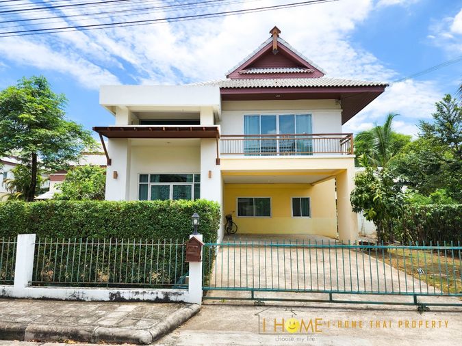 A house for rent with 4 bedrooms, 3 toilets and 1 kitchen.