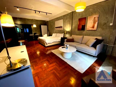 เช่าทาวน์โฮม MRT สีลม : 🔼🔽 AccomA 📩 Home Office,Pet friendly 3 BR Townhouse in Chong Nonsi (AA27831)