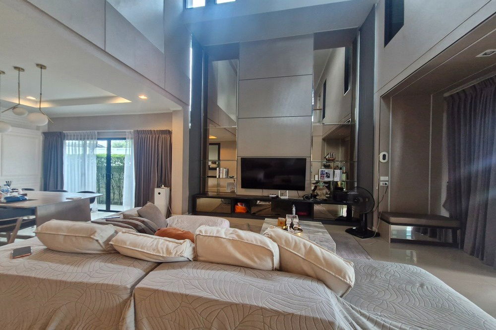 รูป ขาย บ้านเดี่ยว !! 4 ที่จอดรถ, 3 ชั้น !!🔥 Code C20250900040....Supalai Essence Ladprao, 4 ห้องนอน, 6 ห้องน้ำ 1 ห้องแม่บ้าน, แต่งครบ, ราคาพิเศษ!!📣📣 - รูปที่ 6/20