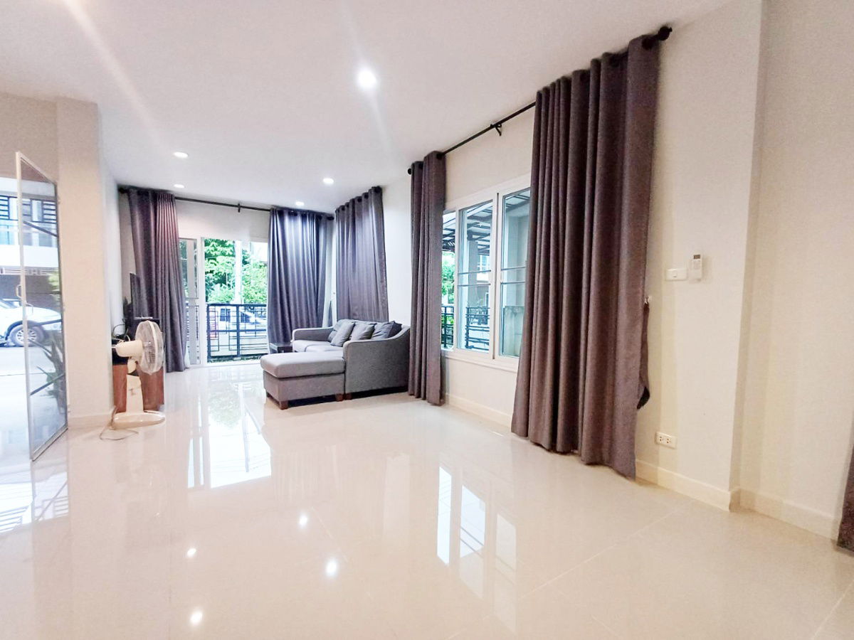 picture Two storey house for rent with 3 bedrooms,3 toilets and 1 kitchen.  - 6/20