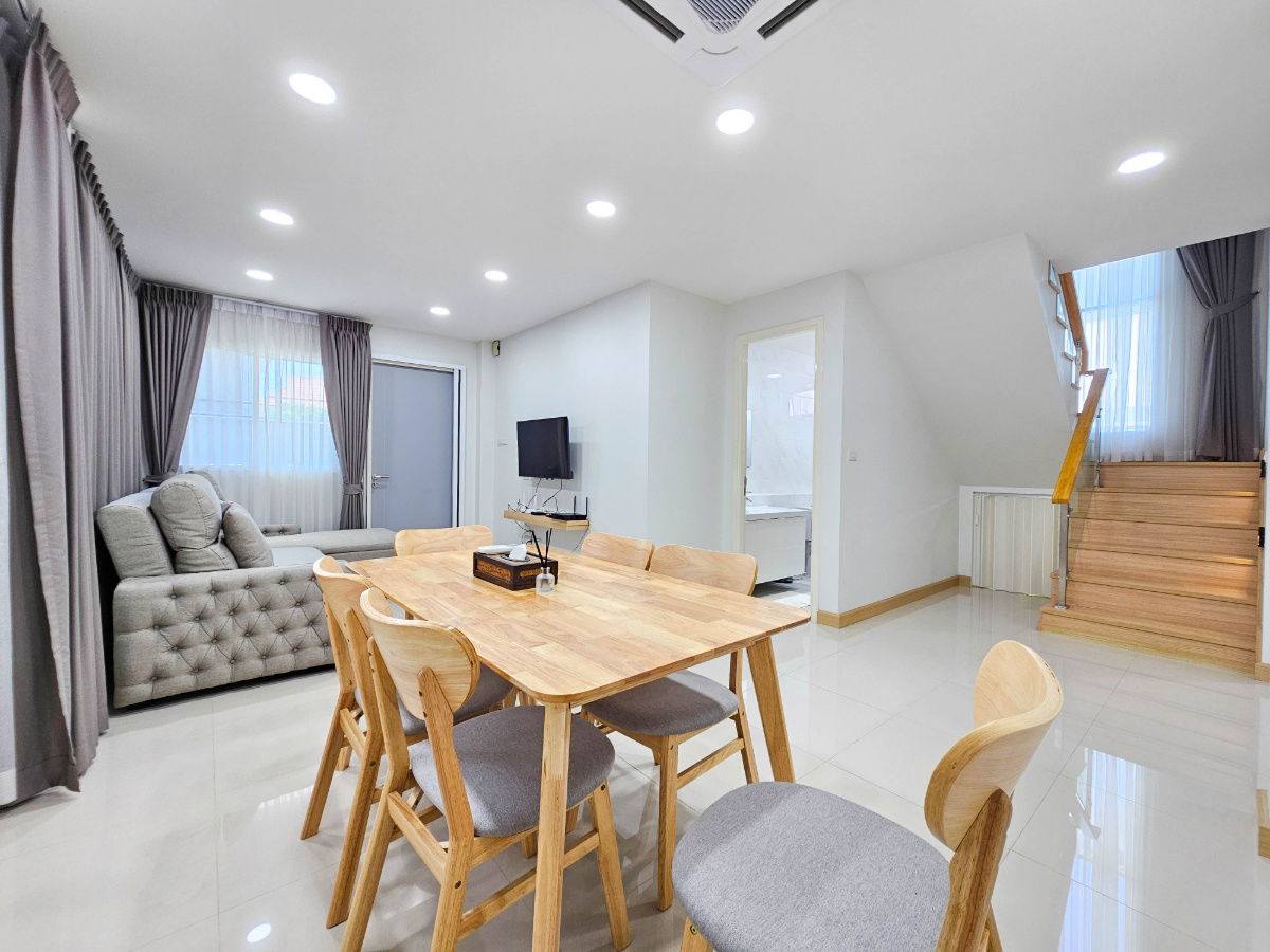 รูป ให้เช่าบ้านเดี่ยวสองชั้น   2 ห้องนอน 2 ห้องน้ำ 1 ห้องรับแขก 1 ห้องครัว   2  ที่จอดดรถ - รูปที่ 11/36