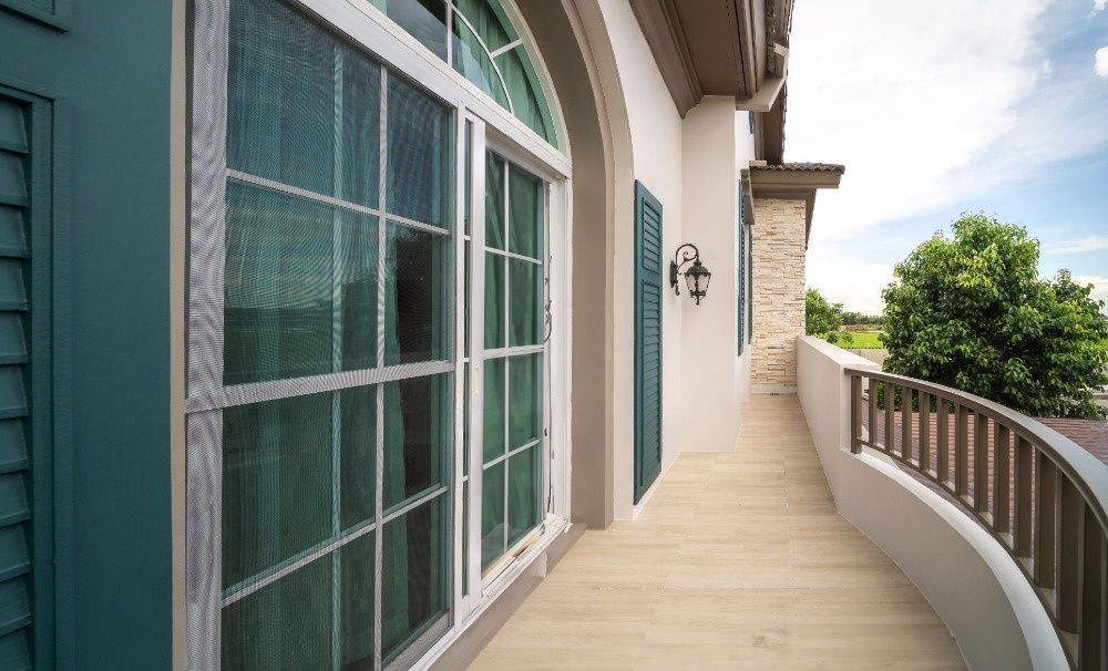 picture Rare Luxury Corner Unit | South-Facing | Serene, Breezy & Stylish - 19/39