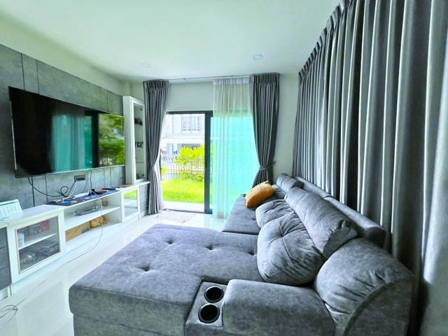 รูป คฤหาสน์หรู 4 นอน โรบินสันราชพฤกษ์ 2กม. ราชพฤกษ์-แจ้งวัฒนะ ให้เช่าบ้านเดี่ยว 2 ชั้น 220 ตร.ม. 54 ตร.วา. สภาพใหม่ พร้อมเฟอร์ฯ 3 น้ำ - รูปที่ 3/8