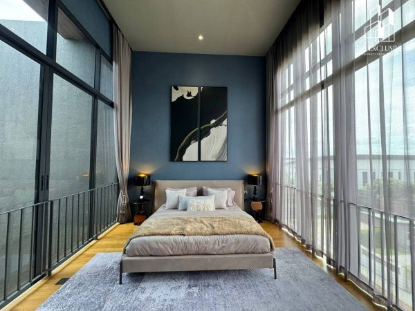 รูป 🌿 บ้านเดี่ยวดีไซน์หรู สระว่ายน้ำ Inside–Out รองรับทุกเจเนอเรชัน - รูปที่ 4/14