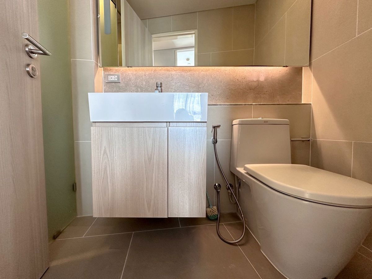 picture Code: KJ9155  for rent The Lumpini 24 // Line ID: @kjcondo (with @) // - 12/17