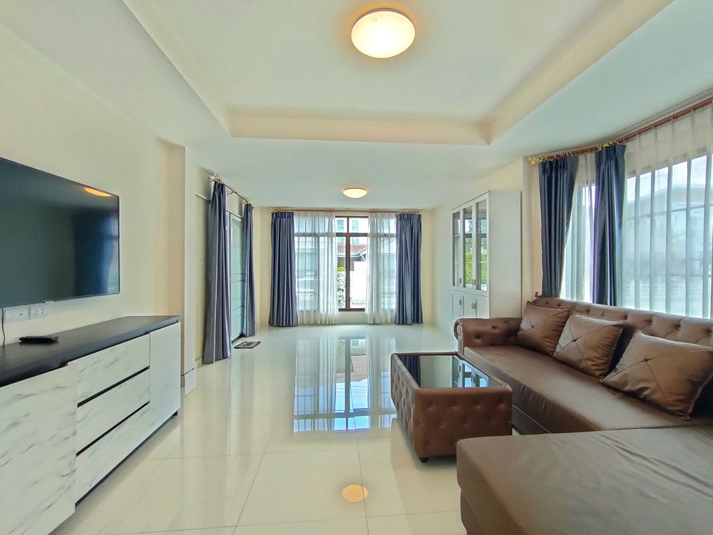 รูป ให้เช่าบ้าน 2 ชั้นพร้อมสนามหญ้าข้างบ้าน  ในโครงการใกล้โรงเรียนนานาชาติลานนา หางดง - รูปที่ 3/21