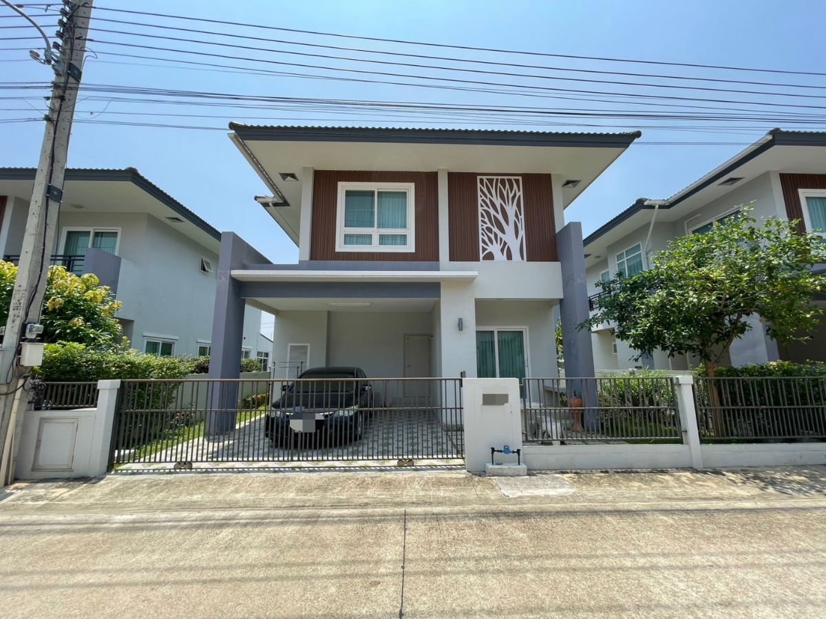 picture  Two storey house for rent with 3 bedrooms,3 toilets and 1 kitchen. - 24/25