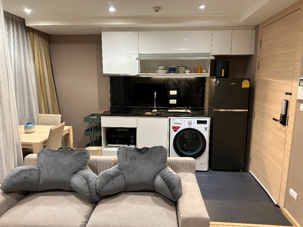 picture Klass Silom【𝐑𝐄𝐍𝐓】🔥Modern, sleek, and cool in white and gray tones, perfect for a simple life🔥 Contact Line ID: @hacondo - 5/9